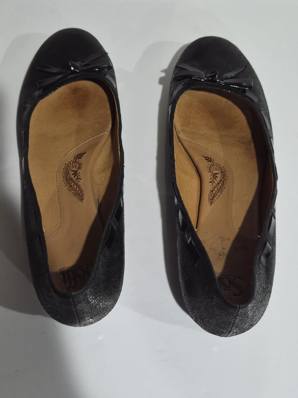 SOFFT Women's Black  Ballet Flats with Bow Design, Size 11M